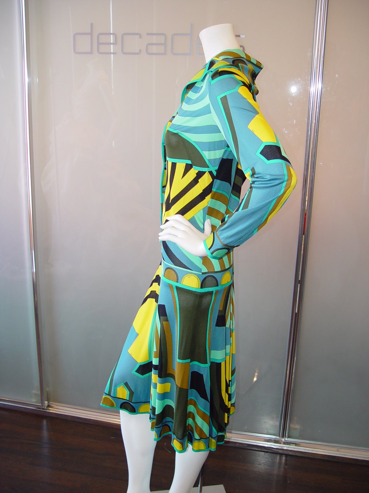 [EMILIO+PUCCI+FOR+LORD+AND+TAYLOR+BLUE+AND+ACID+YELLOW+SILK+JERSEY+SHIRTMAKER+DRESS+WITH+DROP+WAIST+MARKED+SIZE+14+C+1960.JPG+(2).JPG]