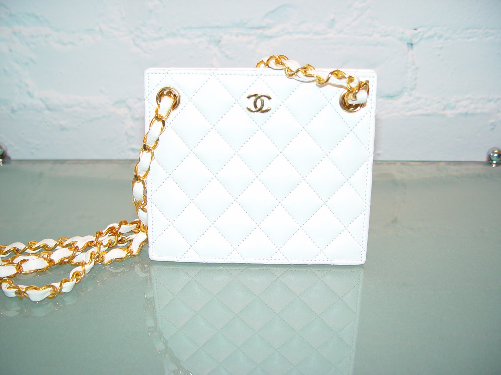 [CHANEL+WHITE+QUILTED+LEATHER+DISCO+PURSE+-+FRONT.JPG]