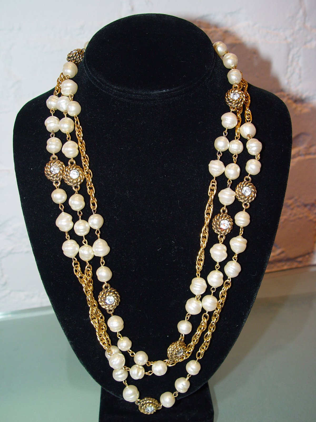 [CHANEL+SUPER+LONG+NECKLACE+WITH+CHAIN+TO+GRIPOIX+PEARLS+TO+CRYSTAL+PIECES+C+80S.JPG.JPG]