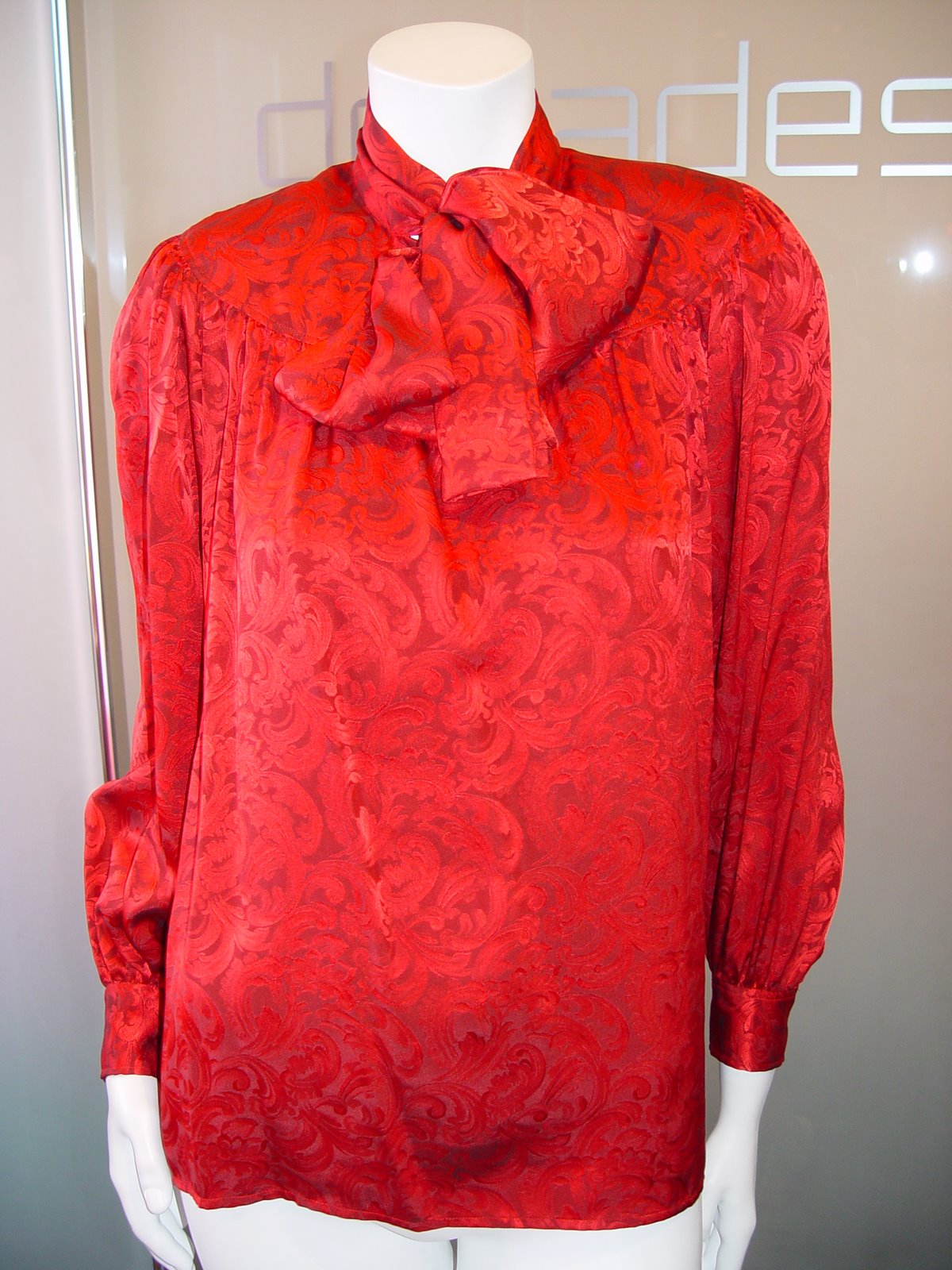 [YSL+GIVE+GAUCHE+RED+ON+RED+BAROQUE+MOTIF+PULLOVER+BLOUSE+WITH+YOLK+SHOULDER+FULL+SLEEVE+AND+BOW+TIE+SIZE+34+C+80S.JPG.JPG]