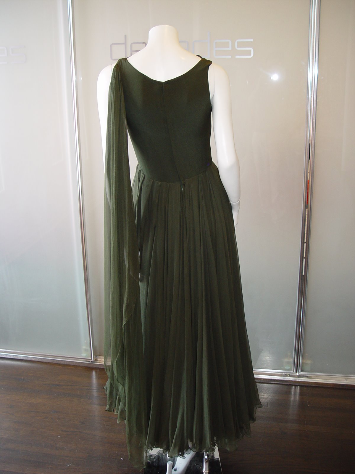 [JAMES+GALANOS+OLIVE+CHIFFON+BATEAU+NECK+LAYERED+GOWN+WITH+ATTACHED+SCARF+THROUGH+NECKLINE+C+LATE+1950S.JPG+(3).JPG]