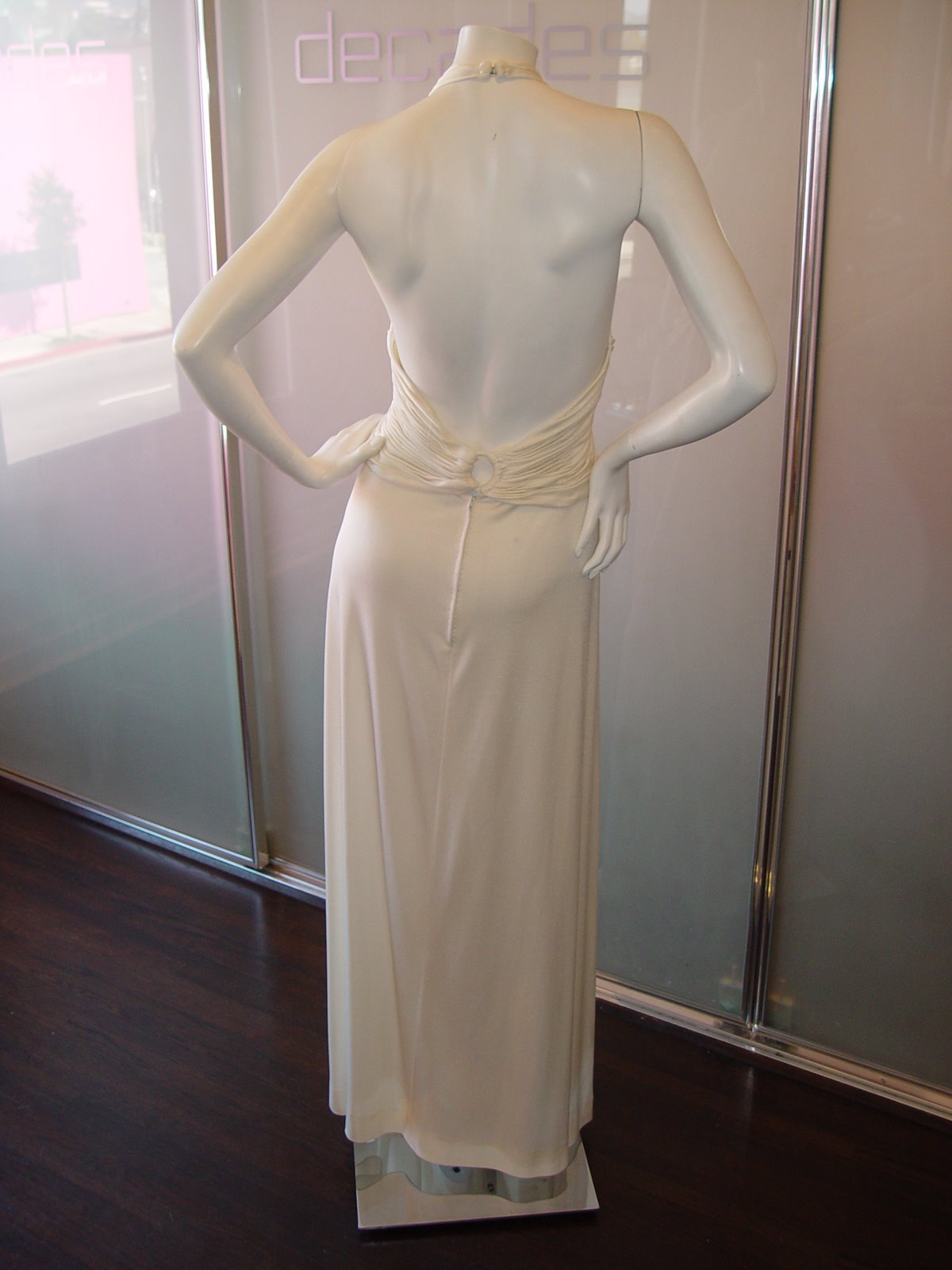 [LORIS+AZZARO+WHITE+JERSEY+PLEATED+HALTER+DRESS+WITH+ICONIC+RING+DEATIL+C+70S+SIZE+6.JPG+(2).JPG]