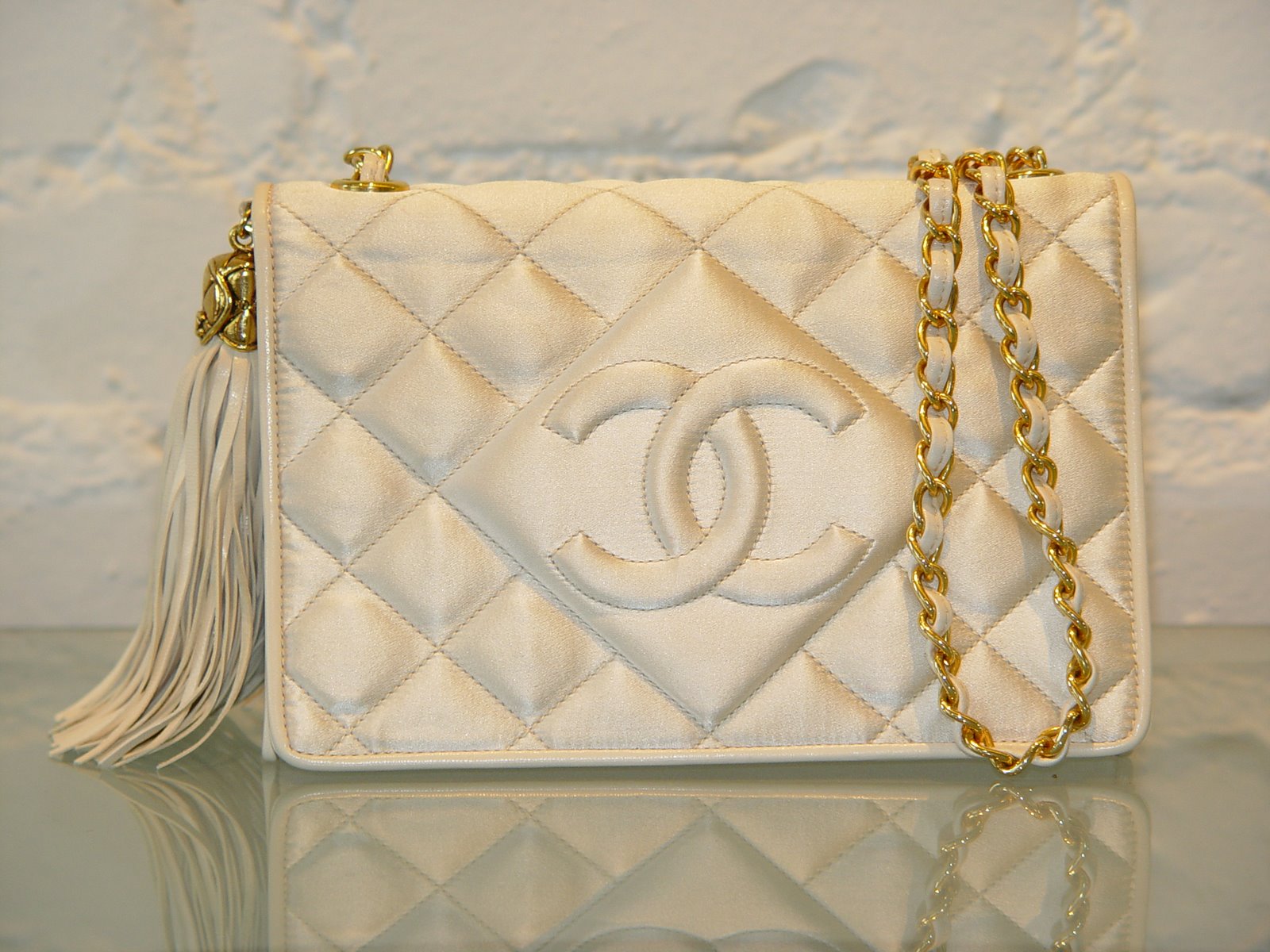 [CHANEL+SATIN+QUILTED+EVENING+BAG+WITH+GOLD+HARDWARE+-+FRONT.JPG]
