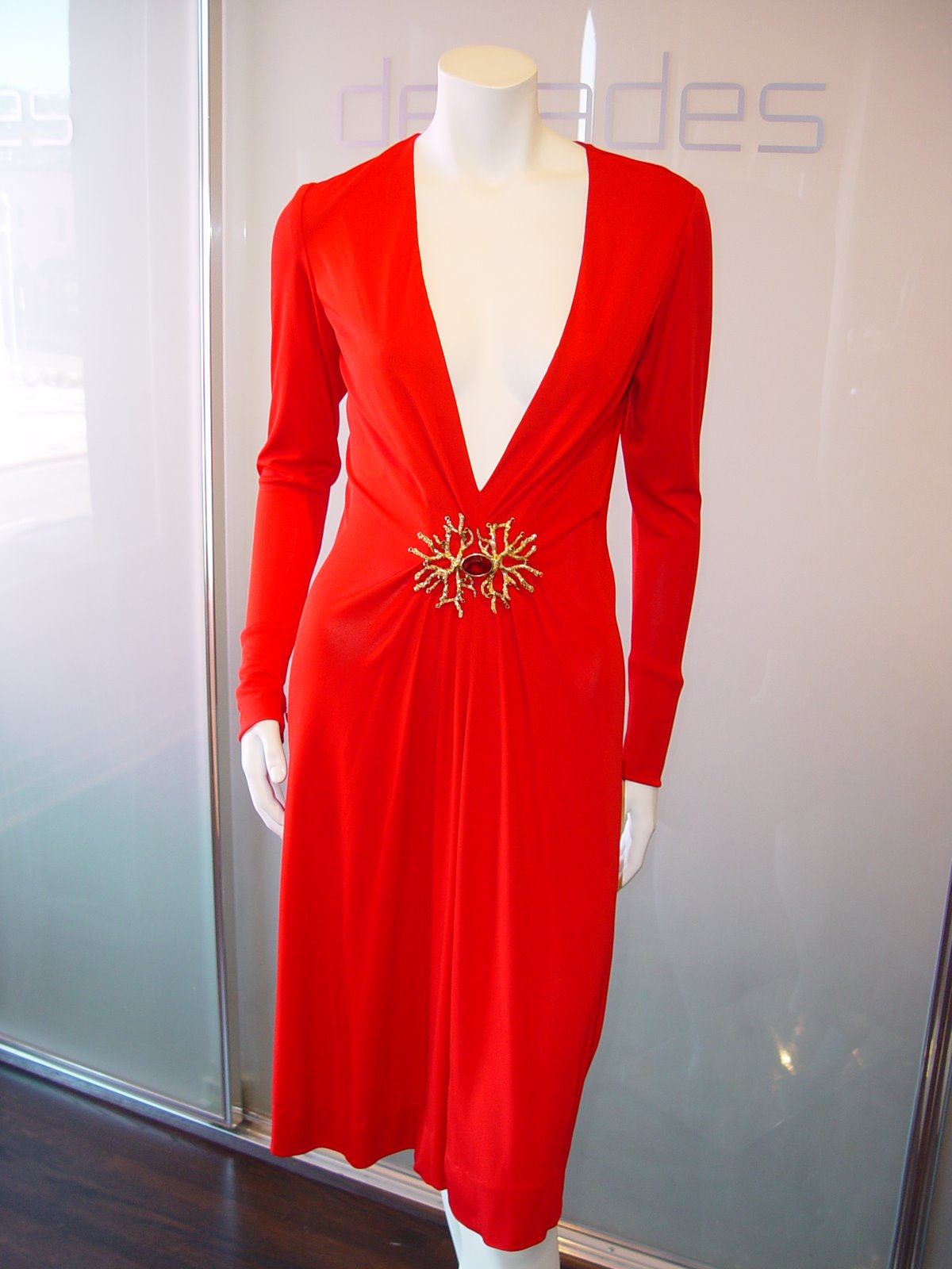 [YSL+RIVE+GAUCHE+RED+JERSEY+COCKTAIL+DRESS+WITH+GOOSENS+DESIGNED+BROOCH+SIZE+36+C+EARLY+80S.JPG.JPG]