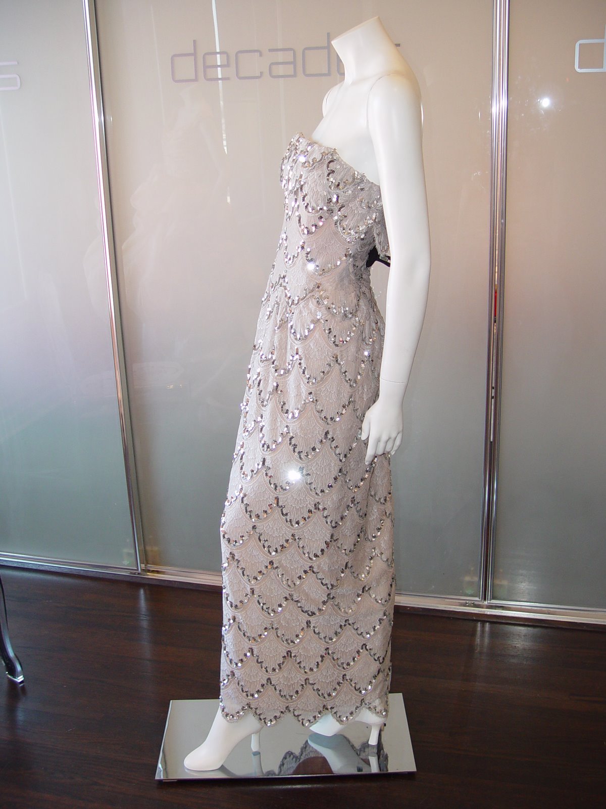 [ALFRED+BOSAND+GREY+FISHSCALE+SEQUIN+GOWN+-+2.JPG]