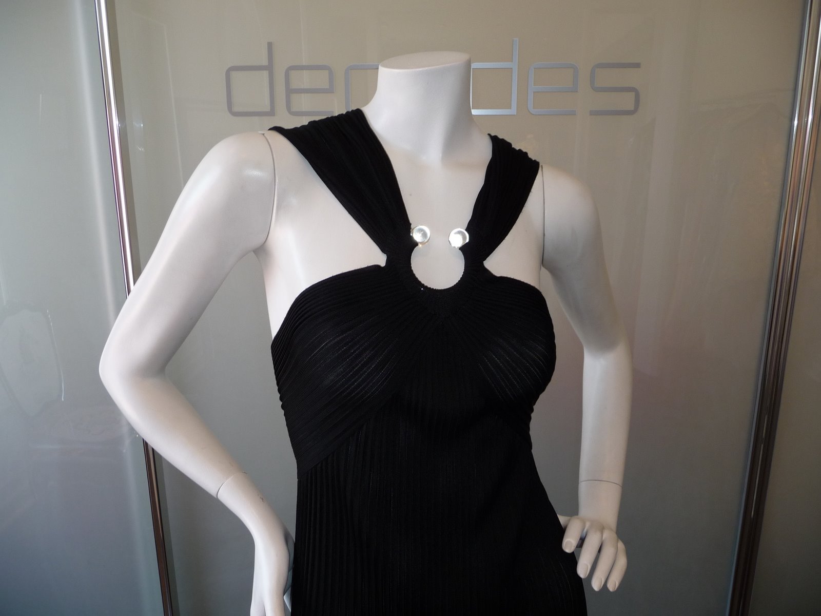 [THIERRY+MUGLER+BLACK+VISCOSE+KNIT+HALTER+DRESS+WITH+LUCITE+RING+MARKED+SIZE+L+C+EARLY+1990S.JPG+(4).JPG]