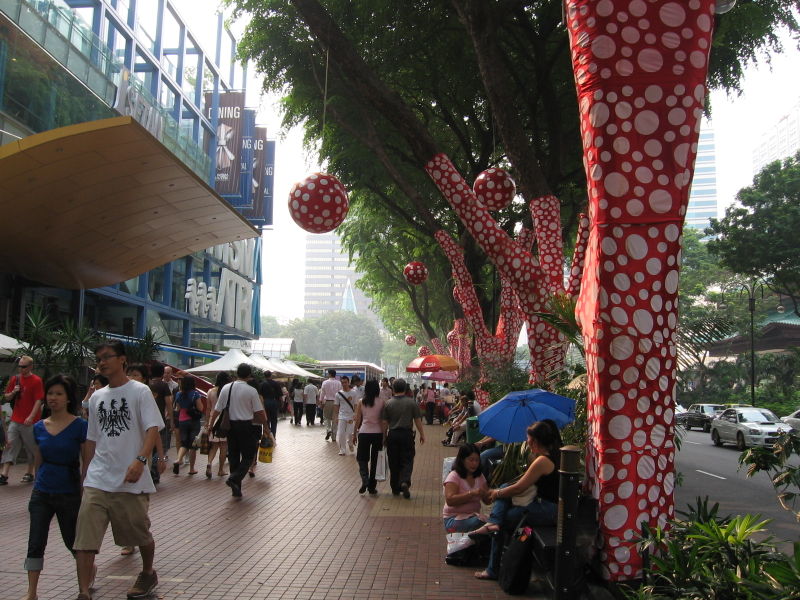 [800px-Orchard_Road_6,_Singapore_Biennale_2006,_Oct_06.JPG]