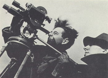 [Ralph+Steiner+at+the+camera+for+The+City_1939.jpg]