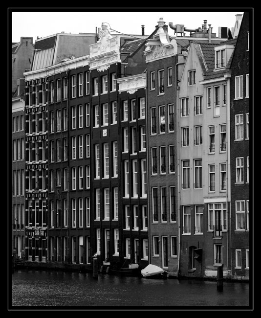 [Amsterdam+Damrak.jpg]
