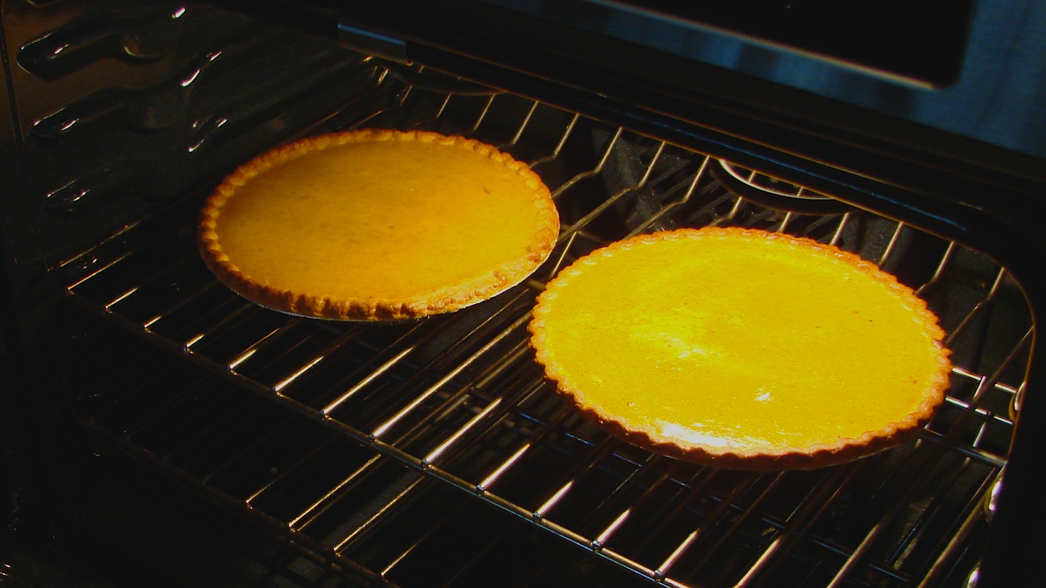 [pies+in+the+oven.jpg]