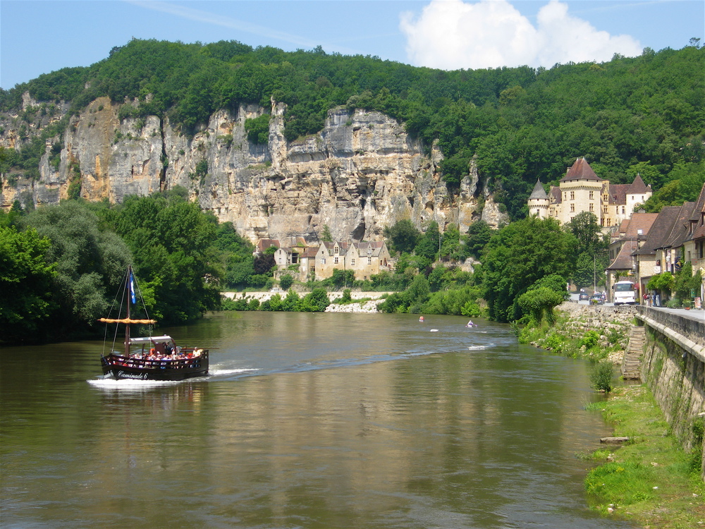 [La+Roque+Gageac+Boat+Dordogne+River.JPG]