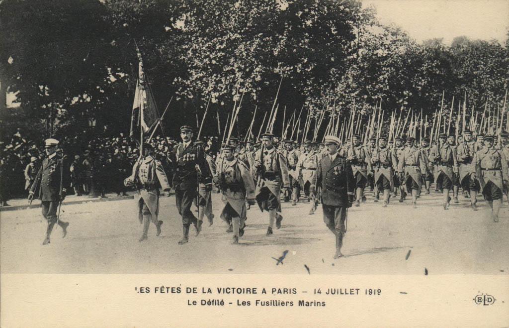 [Defile+14+juillet+1919+Paris+-+fusiliers+marins.jpg]