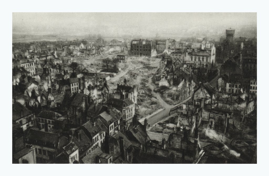 [Dunkerque+-+ruines+place+theatre+1945.jpg]