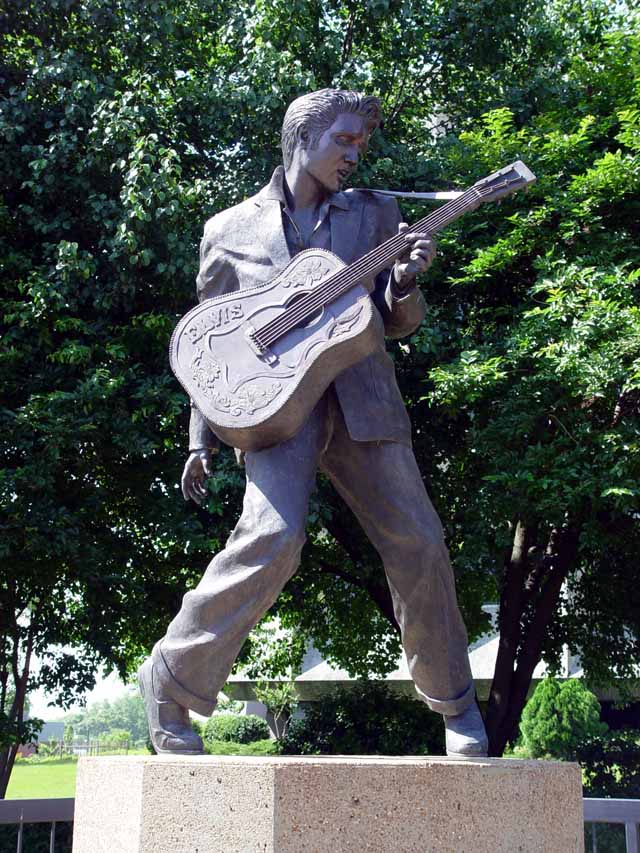 [trip-2003-05-13-TN-Memphis-Elvis-Presley-statue-on-Beale-Street-640.jpg]