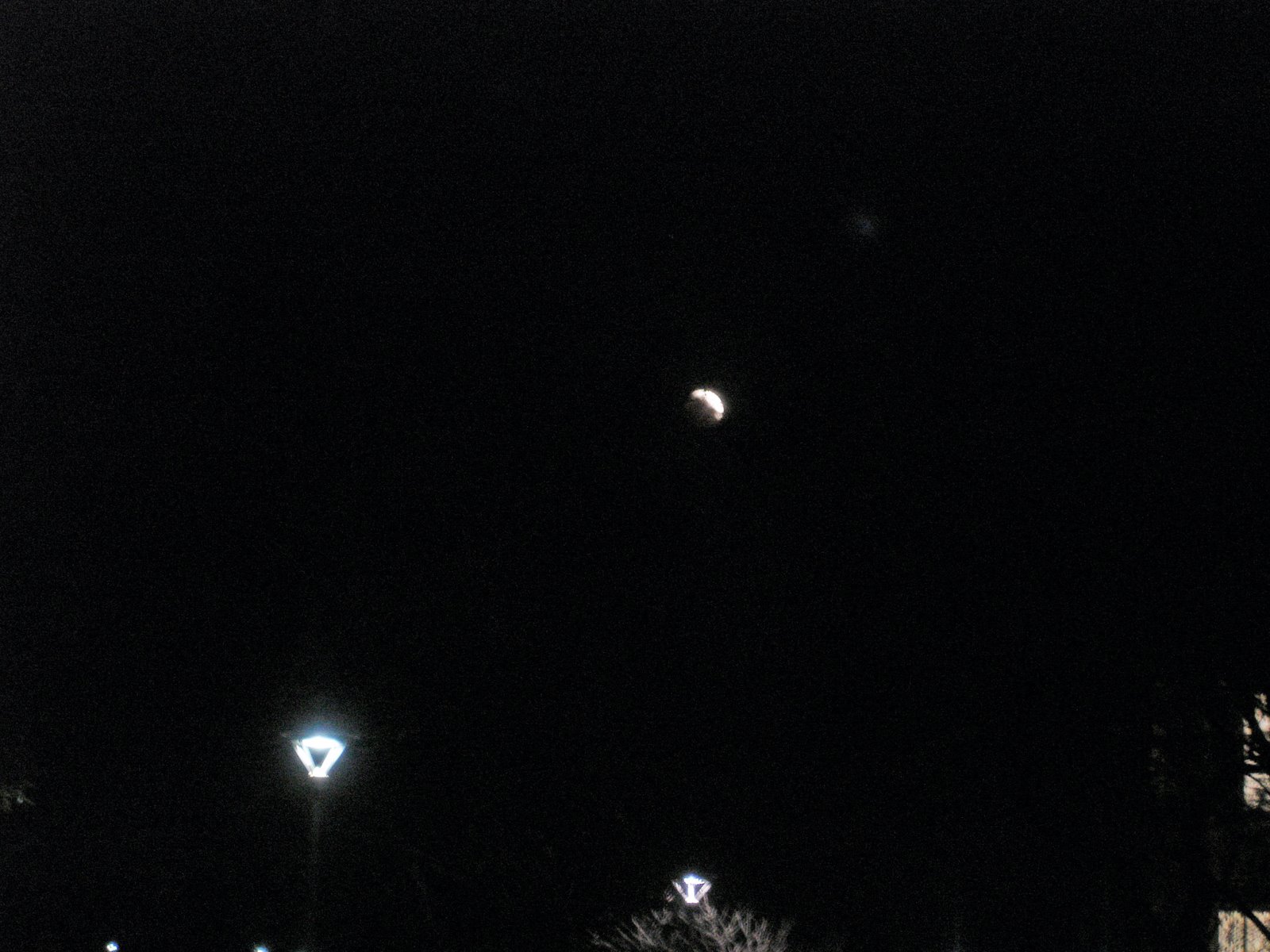 [2-08+Lunar+eclipse.jpg]