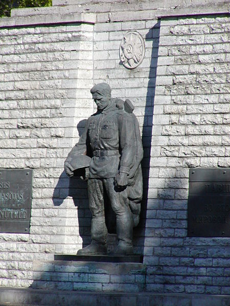 [Tallinn_Bronze_Soldier.jpg]