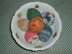 [knitted+eggs.jpg]