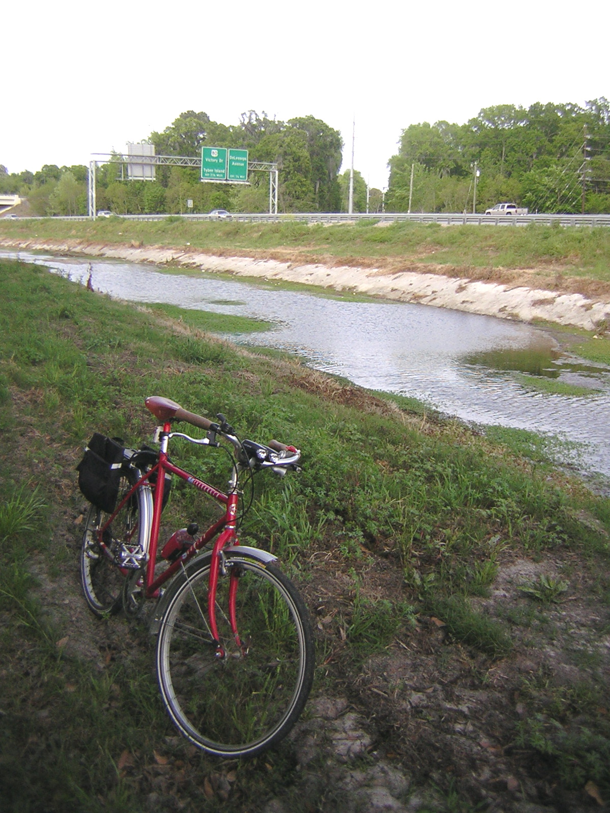 [bike+near+canal.jpg]