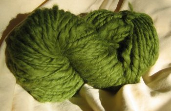 [green+spun+yarn+skein.bmp]