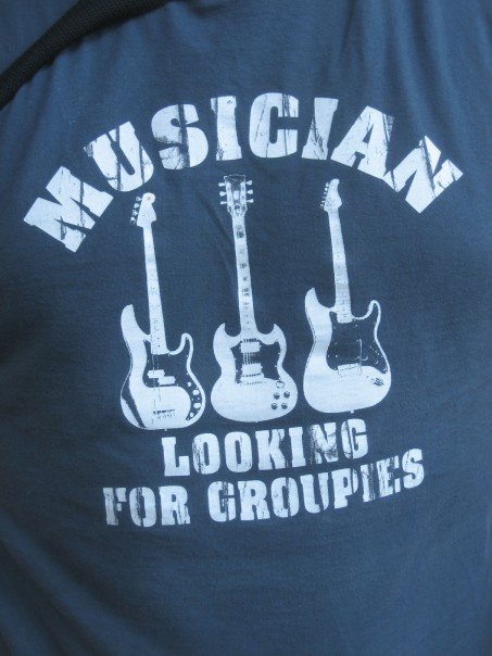 [musician+looking+for+groupies.jpg]