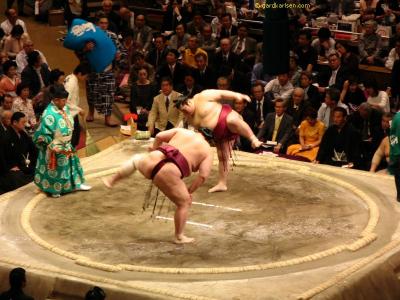 [20070403201759-ritual-previo-combate-de-sumo.jpg]