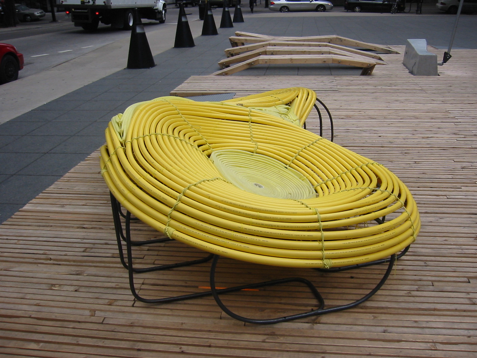 [yellow+hose+chair1.jpg]