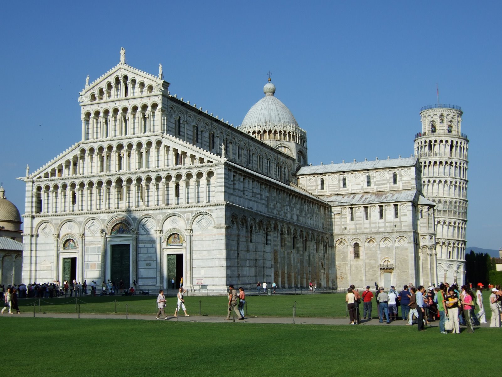 [Pisa+Tower+and+Cathedral.JPG]