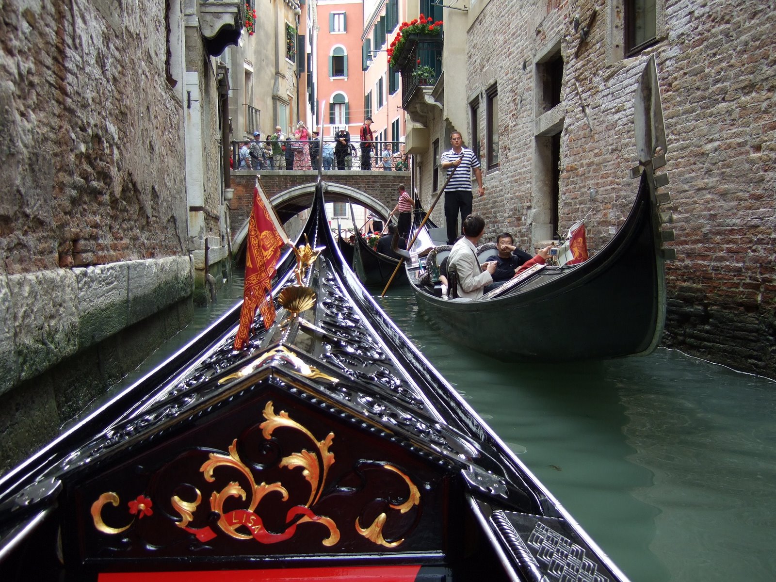 [Venice--Gondola+tip.JPG]