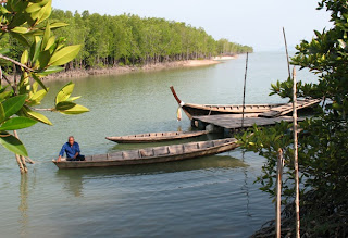 Fisherman and boats at Bang Rong