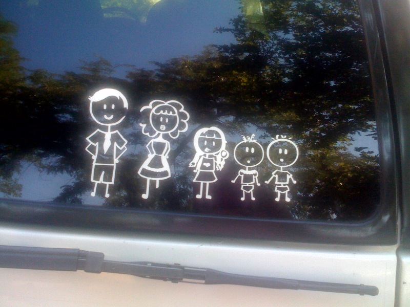 [family+on+car.jpg]