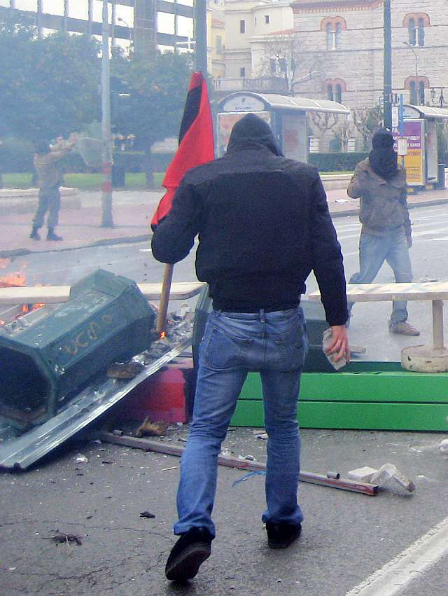 [2-2-2008_greece_anarchists_cancel_fascists_demo__020_.jpg]