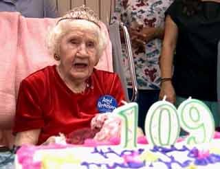 [Ruth+Hamilton+at+her+109th+Birthday.bmp]
