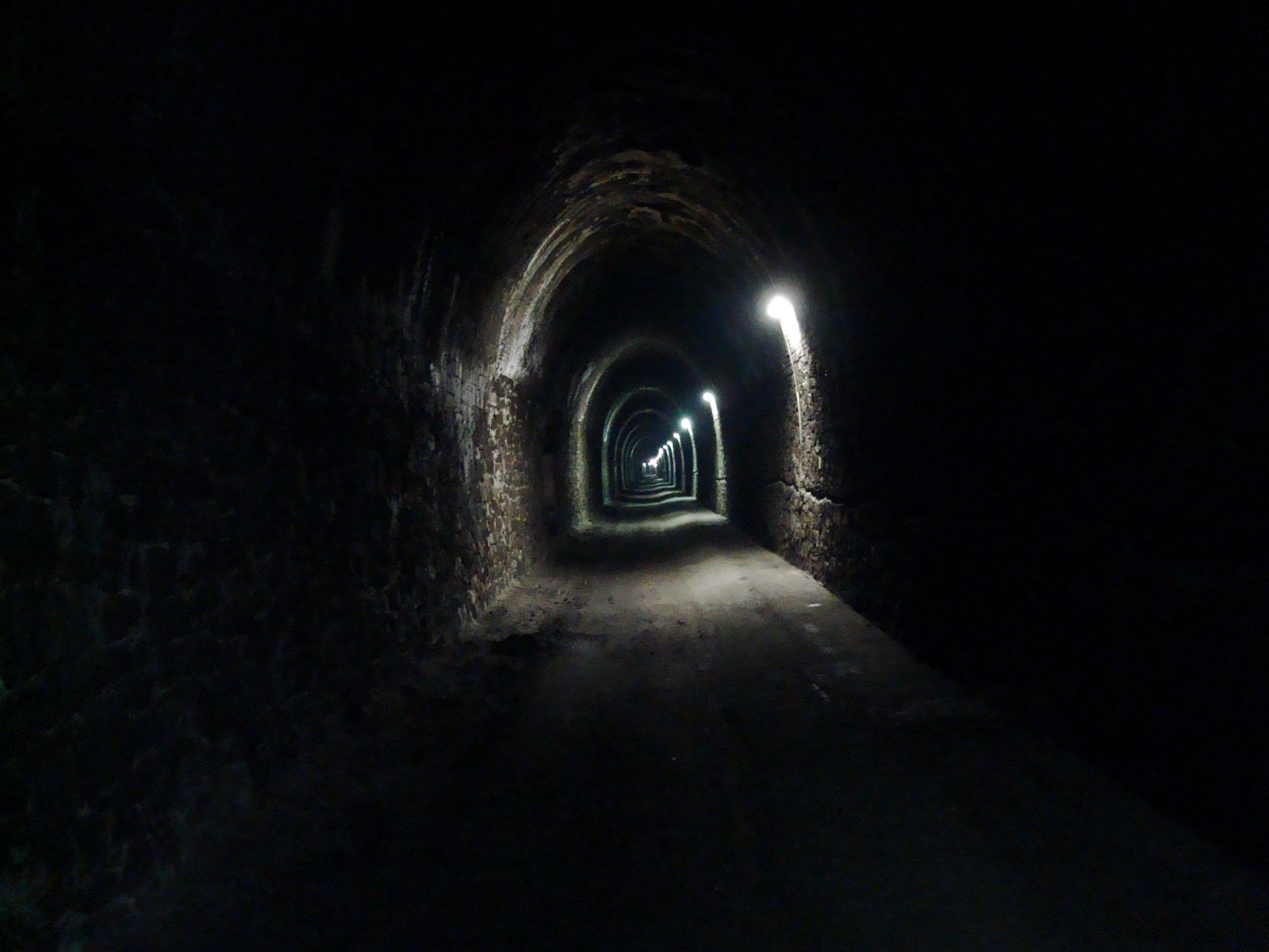 [Tunnel+2.jpg]