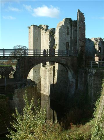 [Raglan+Castle+bridge+over+moat+(Small).jpg]