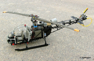 Alouette II construido con bloques de lego