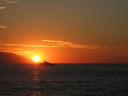 [sailboat+and+sunset.jpg]