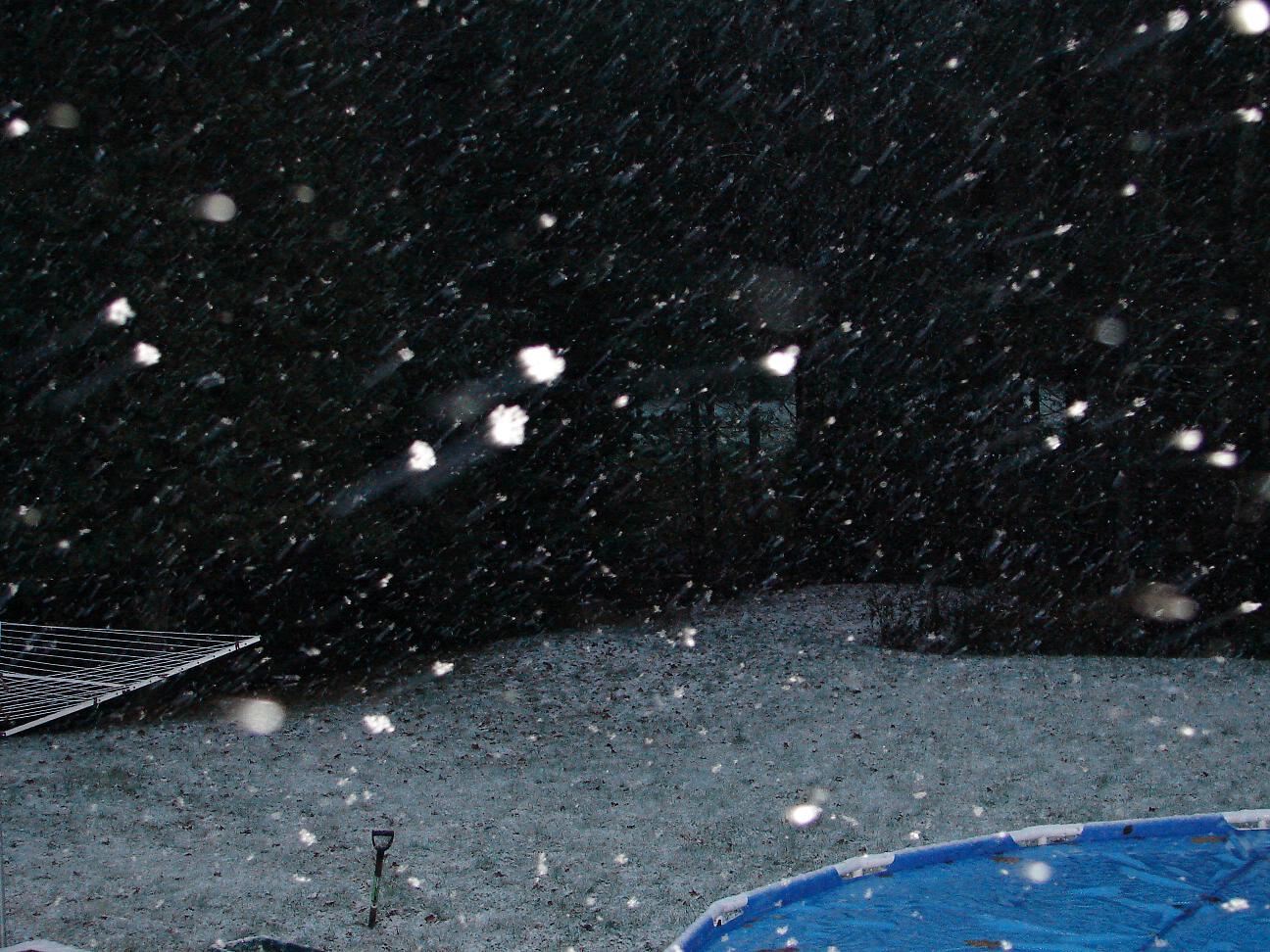 [snowing+001.JPG]