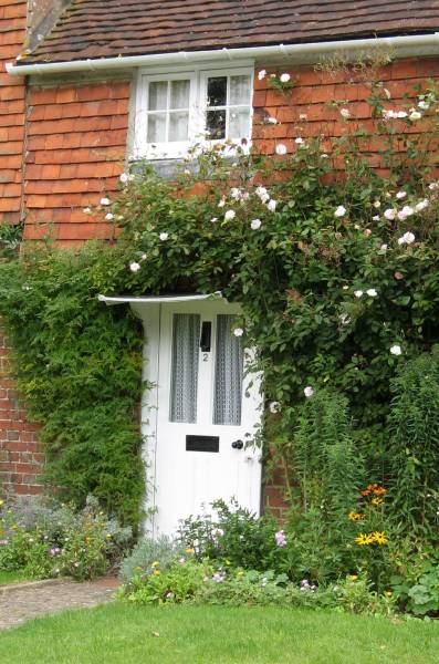 [21+cottage+door.jpg]