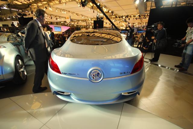 [Buick_Riviera_Concept_Shanghai_Auto_Show_03.jpg]