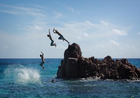 [Ryan+leaping+on+Badamiere+beach+small.jpg]