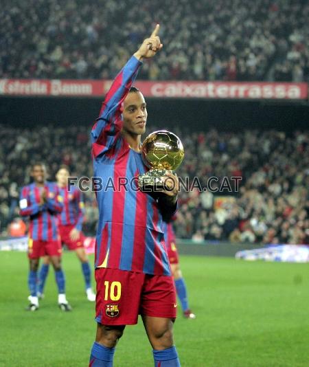 [Ronaldinho+e+o+Balo+de+Ouro.jpg]