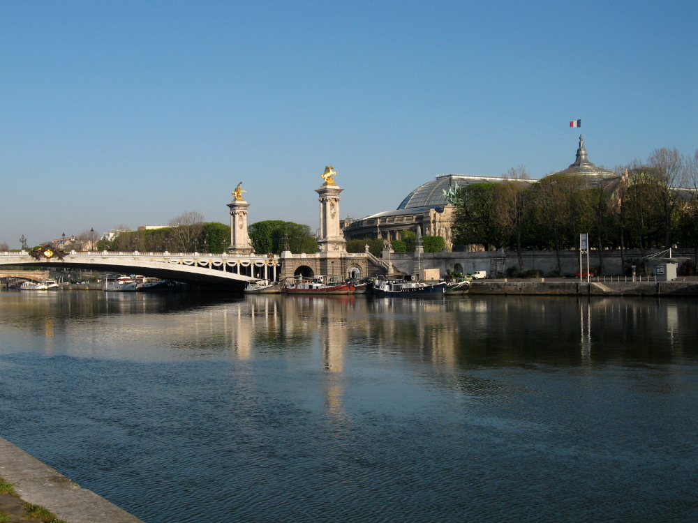 [Grand+Palais+Bridge.JPG]