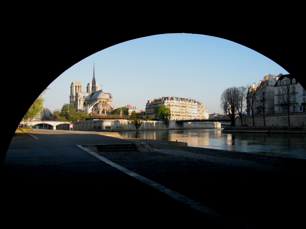 [Notre+Dame+from+Bridge+Underpass.JPG]