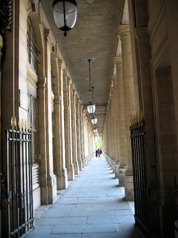 [Palais+Royal+Colonnade.JPG]