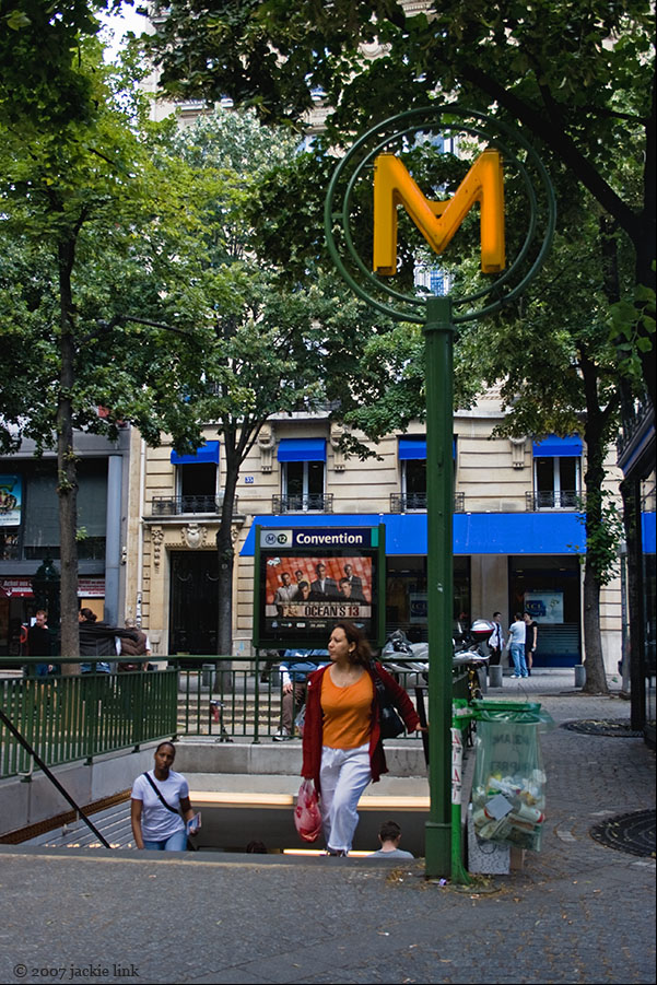 [Paris-Convention+Metro+station.jpg]