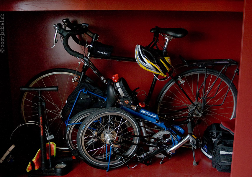 [Judy's+bike+garage.jpg]