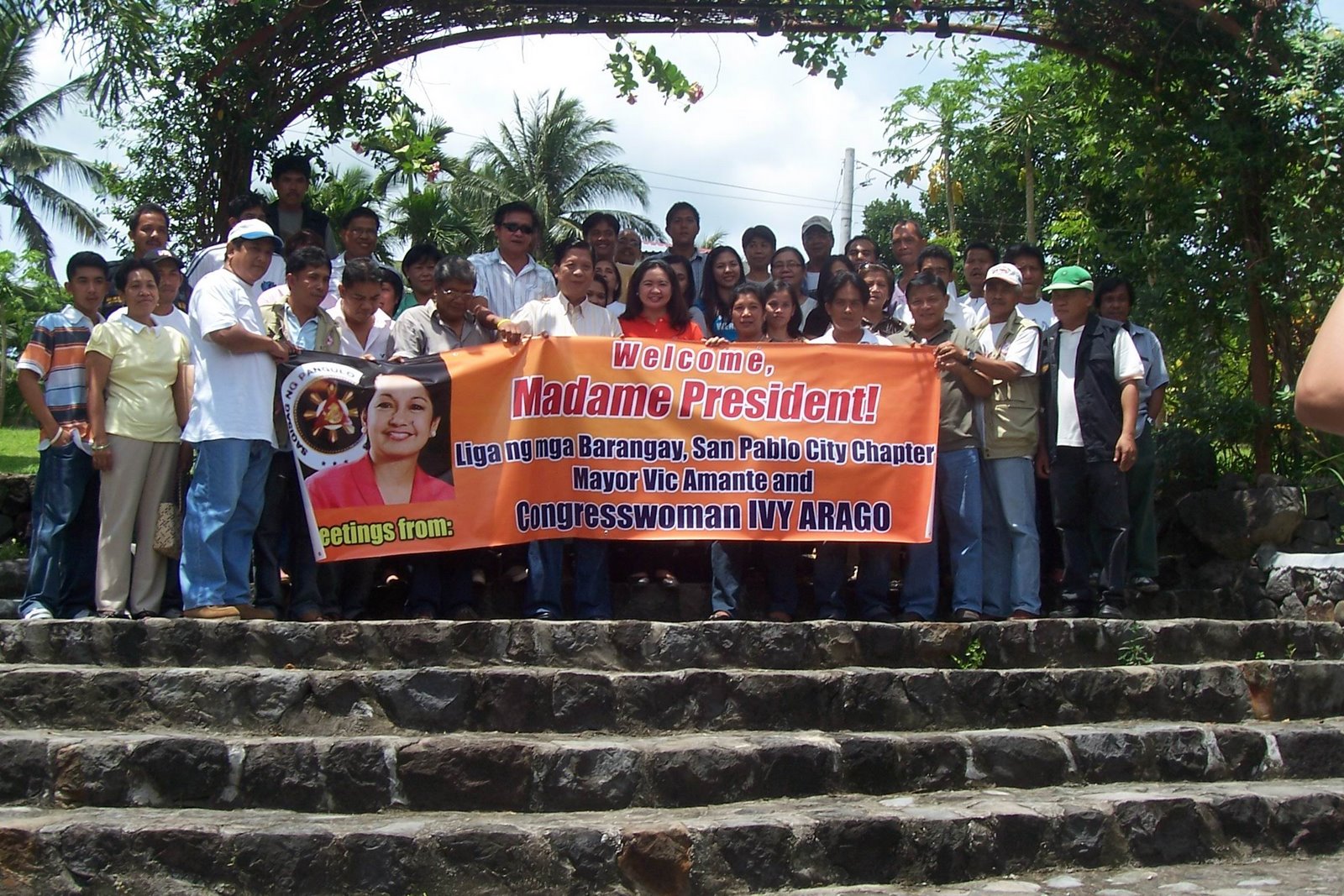 [pictures+cong+ivy,+mayor+vic+and+brgy+officials.jpg]