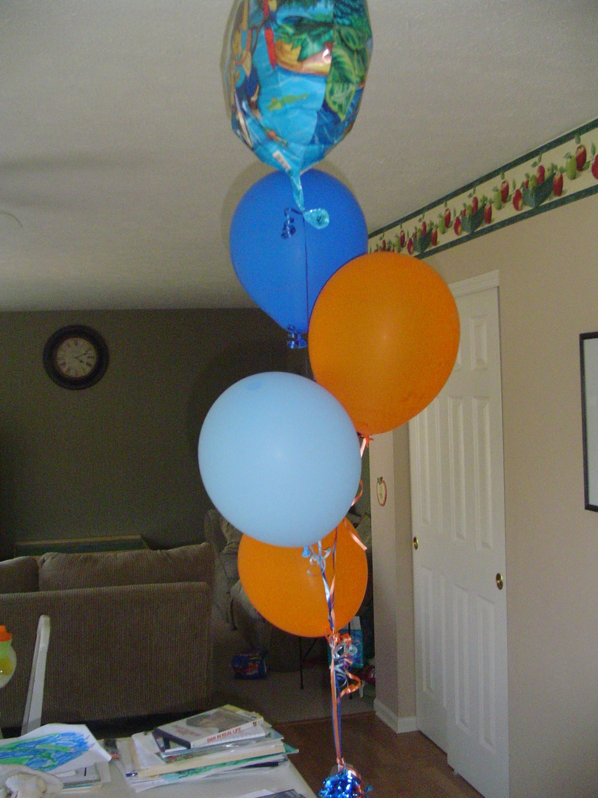 [balloons1.JPG]