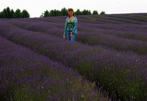 [lavender+dalis+standing.JPG]