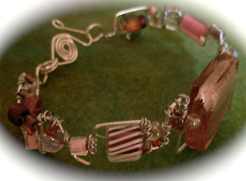 [pink+wire+bracelet.JPG]